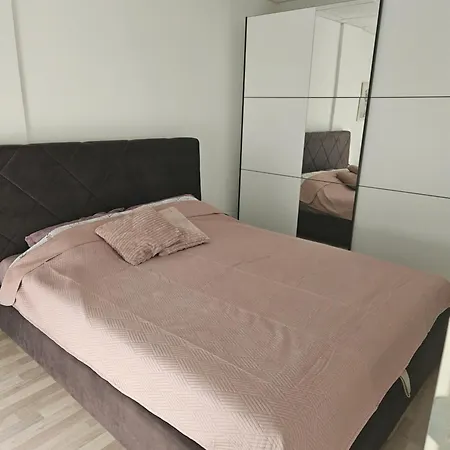 Apartment Anastasija Lux 3 *